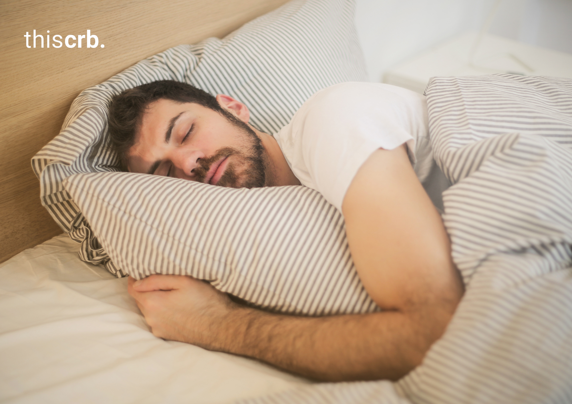 Studi: Orang yang Tidur Memeluk Guling Artinya Butuh Perhatian