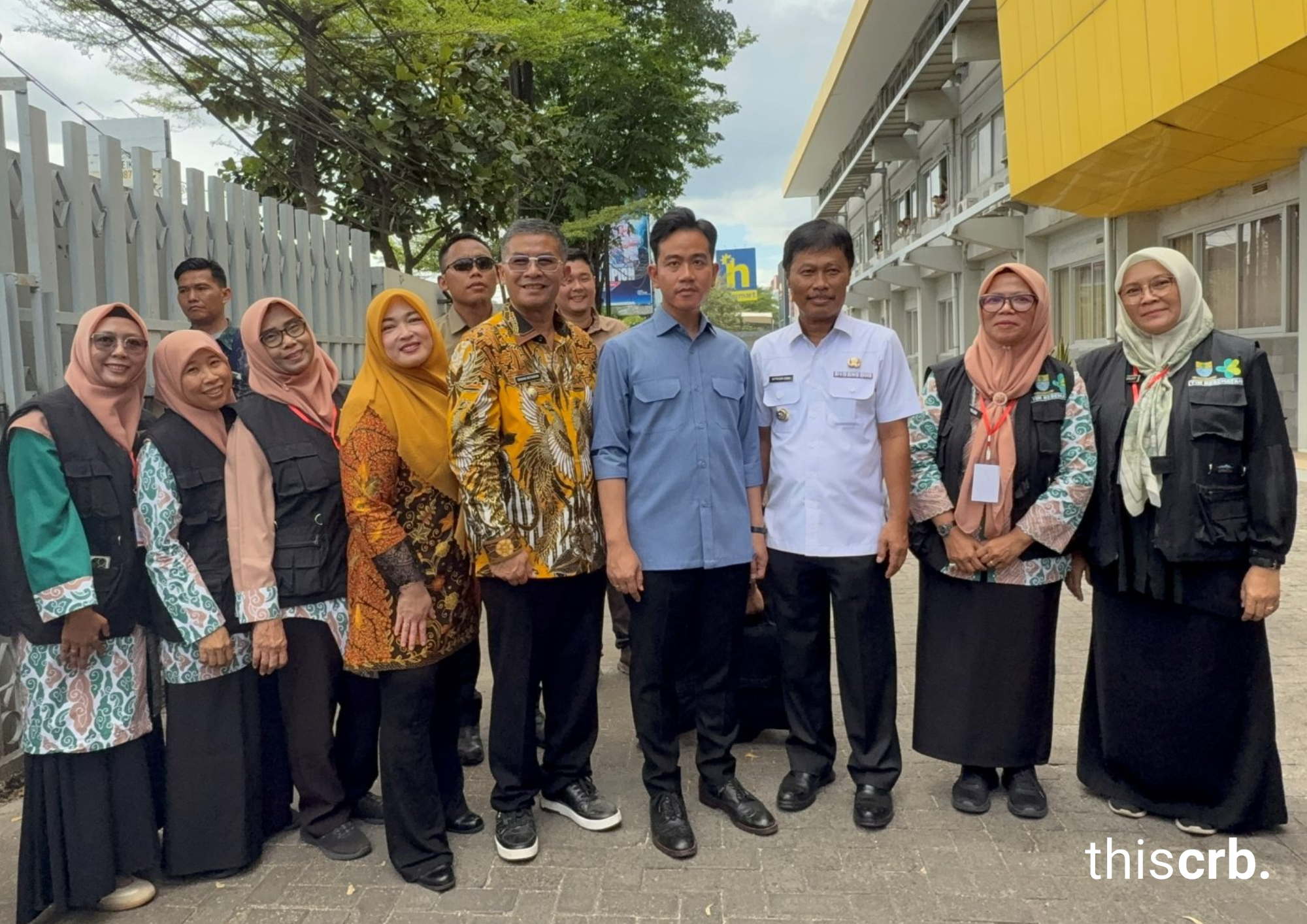 Didampingi Wali Kota Cirebon, Wapres Gibran Tinjau Pasar, Sekolah Rakyat, dan Cek Kesehatan Gratis di BPK Penabur