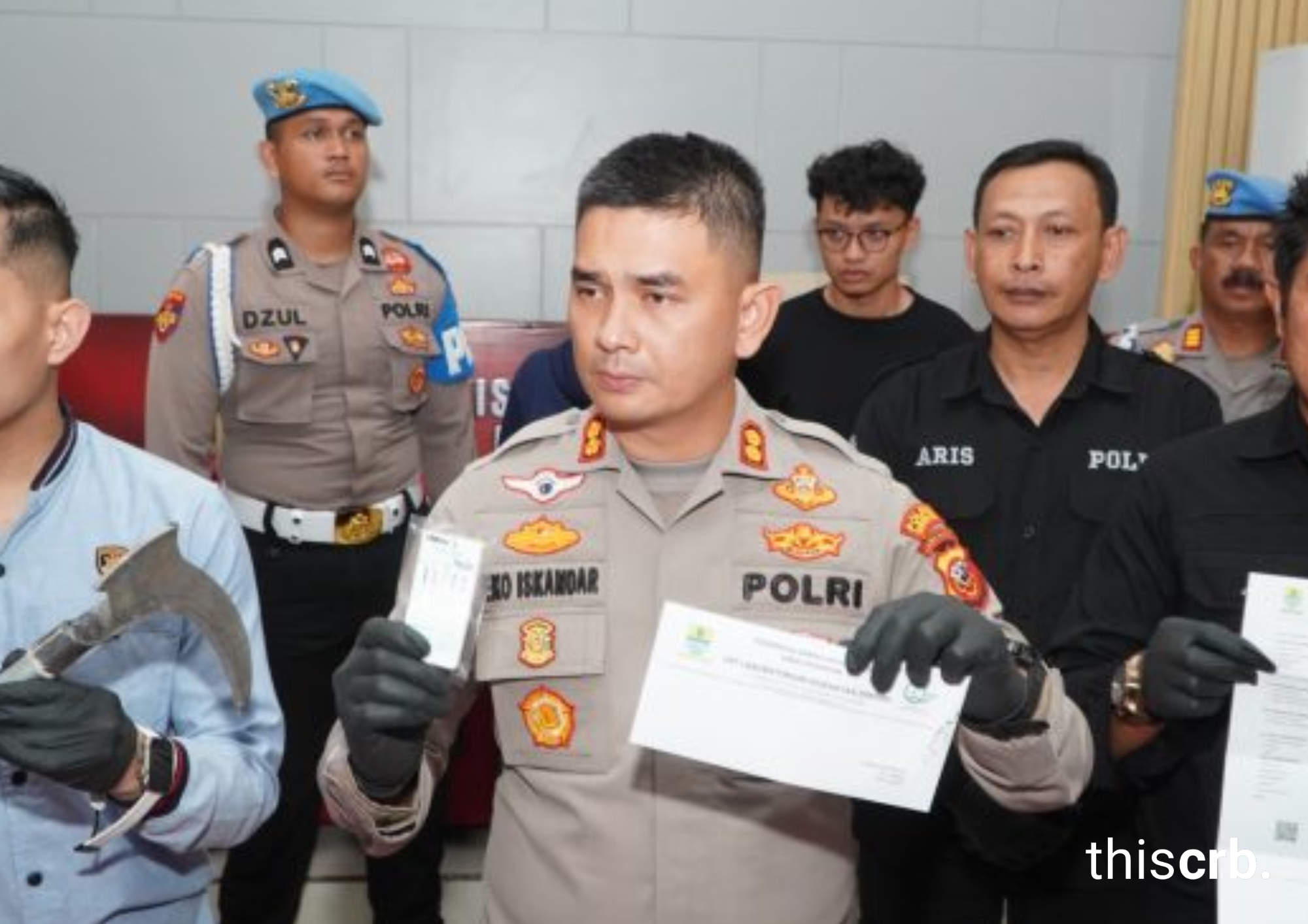 Di Bawah Pengaruh Narkoba, Pria di Cirebon Serang Polisi dengan Senjata Tajam