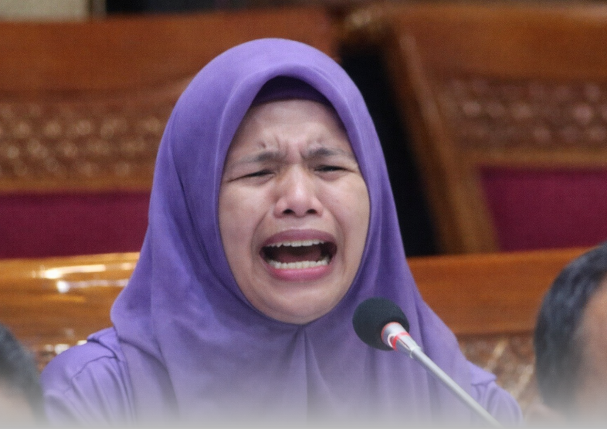 Tangis Guru Honorer di Depan Murid Viral, Gaji Rp300 Ribu per Bulan Jadi Sorotan Nasional