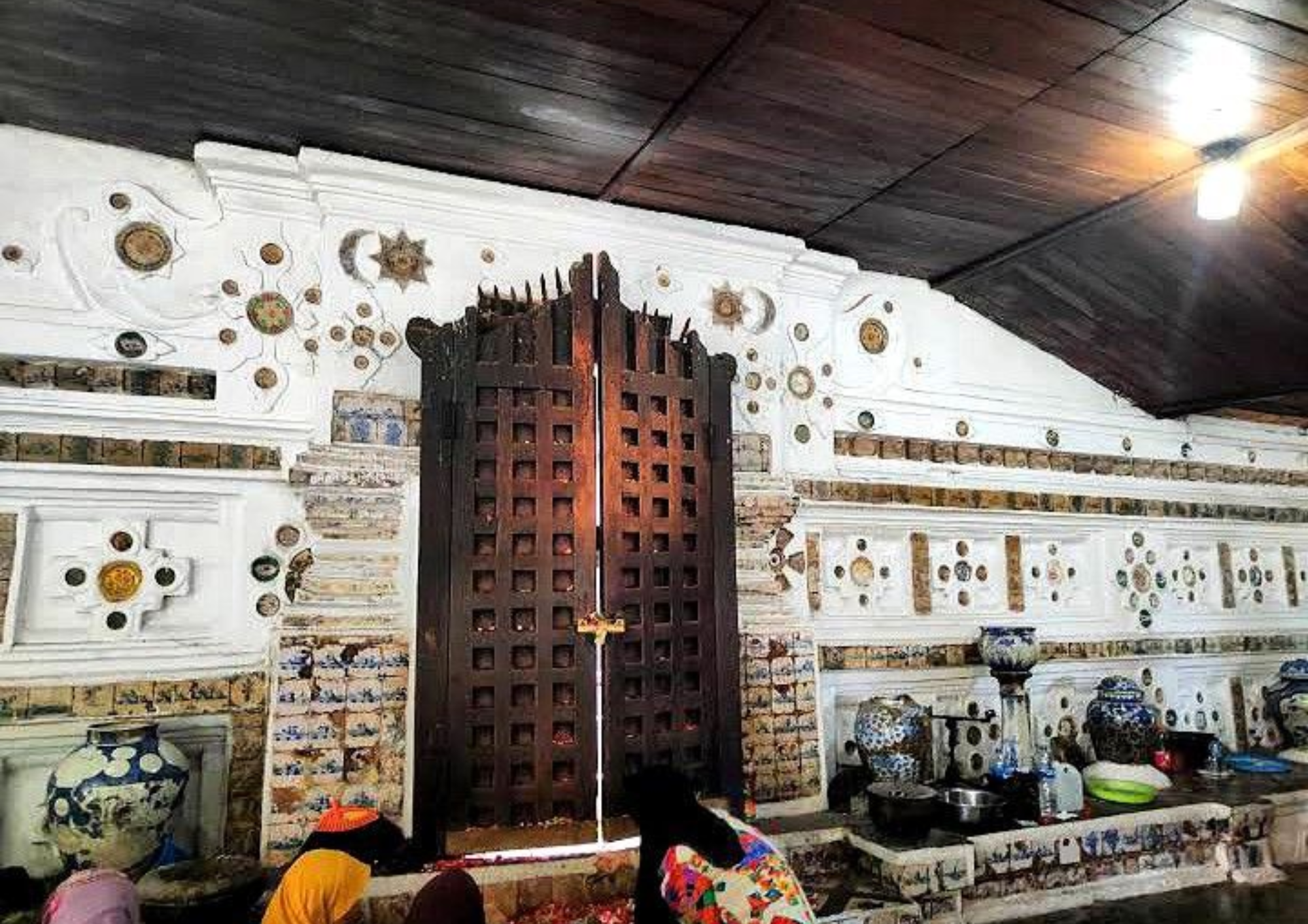 Wisata Religi Cirebon di Makam Sunan Gunung Jati